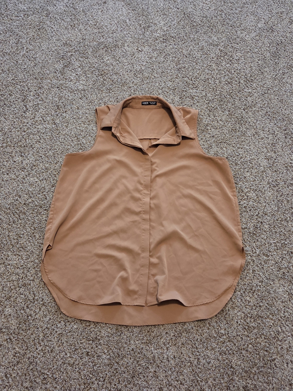 Sleeveless Button-Front Collared Tank Top in Camel Brown
